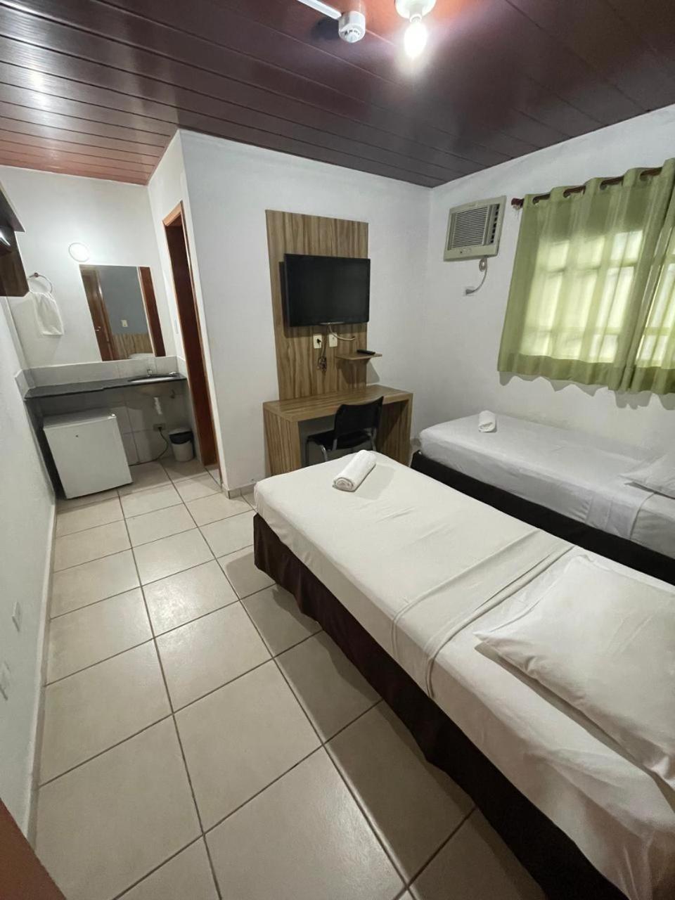 Cr Hotel Bueno - Antigo Hotel Serras De Goyaz Гояния Экстерьер фото A room at the hotel