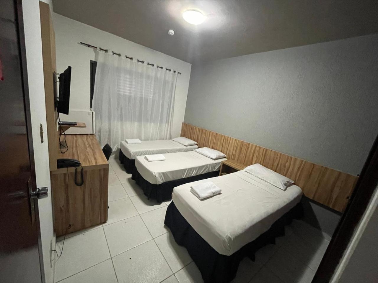 Cr Hotel Bueno - Antigo Hotel Serras De Goyaz Гояния Экстерьер фото A room at a motel in Brazil